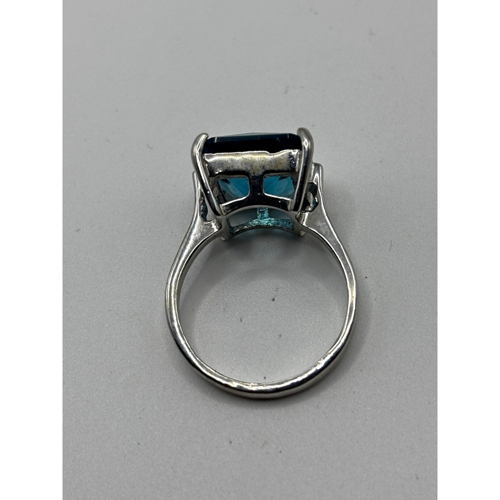 Unbranded Cocktail Ring Womens Size 7.5 Blue‎ Emerald Cut Statement Stone Silver